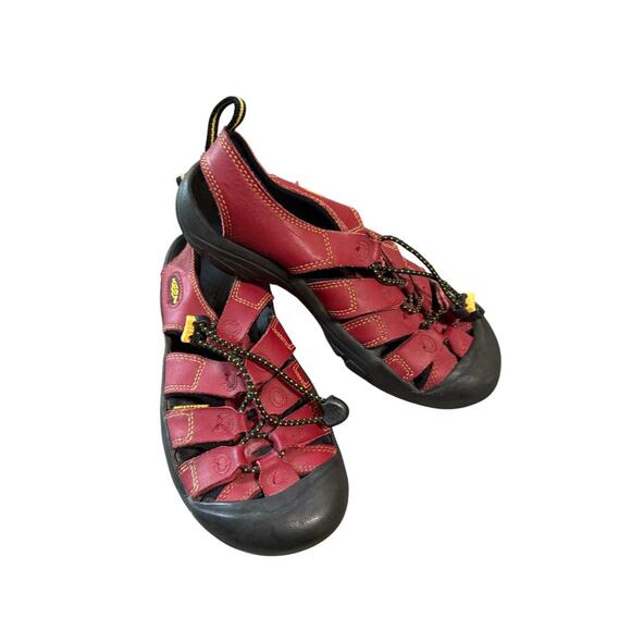 Keen Newport H2‎ Sport Sandal Kid's Size 5 EU 38 Red Closed Toe Hook & Loop Red - Picture 1 of 6